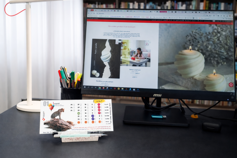 تقویم سال 1405 -تقویم رومیزی فانتزی .